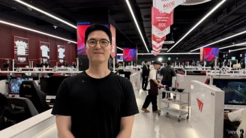 dota2直播-T1 COO：在得知黄仁勋访韩消息后，主动接洽促成了这次会晤